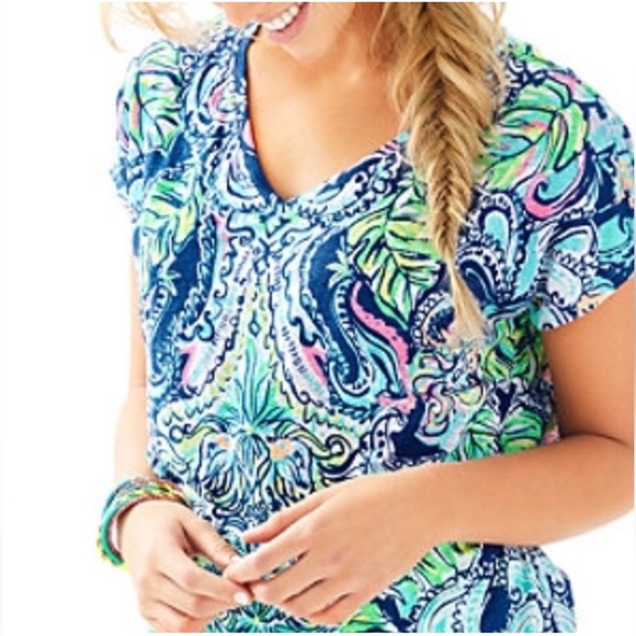 Lilly Pulitzer Linen Hartwell Hanging With Fronds Top V-neck short sleeve shirt - Picture 2 of 10